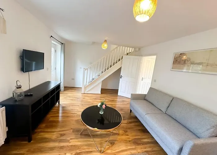 Aidan House By Blue Skies Holiday home *