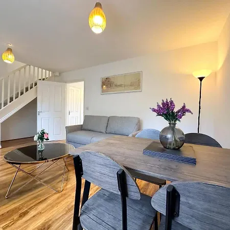 Aidan House By Blue Skies * مدليسبره