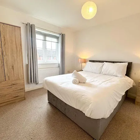 Aidan House By Blue Skies * مدليسبره